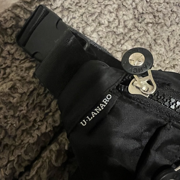 Unisex Basic Black Fanny Pack - Lots of Zipper Pockets - Picture 6 of 10